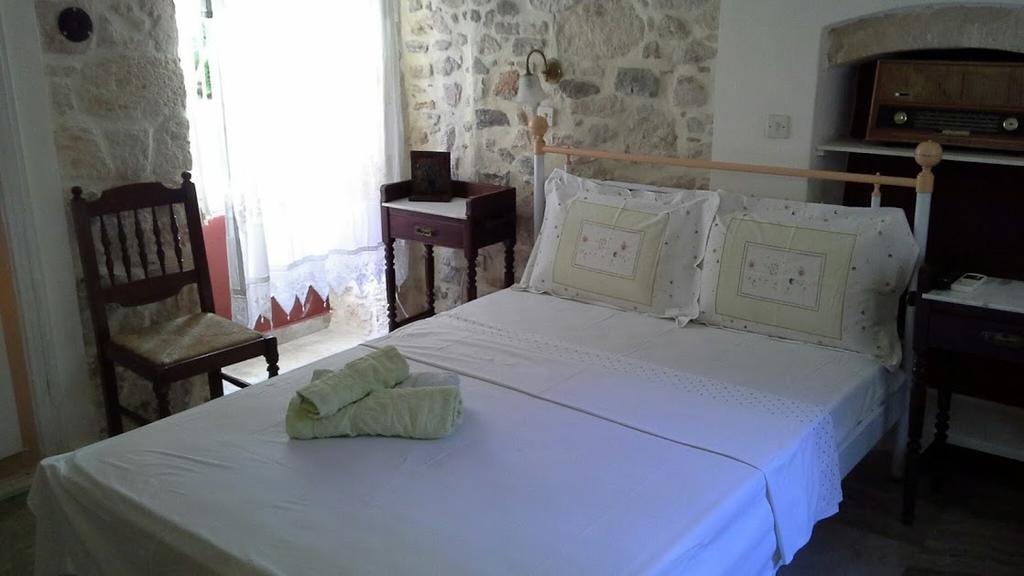 Aeginitiko Archontiko Apartment Aegina ภายนอก รูปภาพ